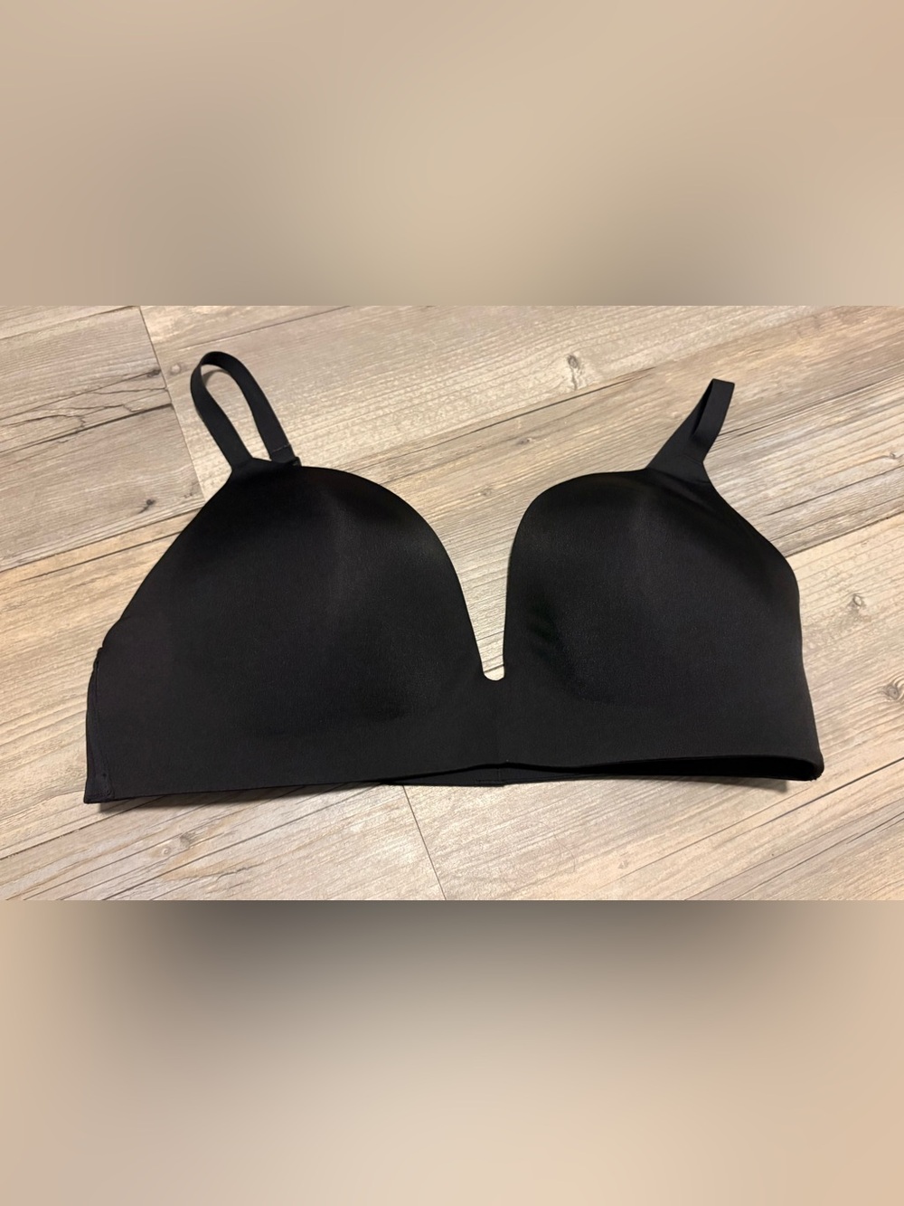 SKIMS Kim Kardashian wireless form bra 38D new with tags